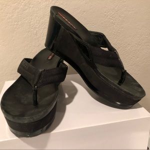 Gently used wedges with wear as shown in pictures.